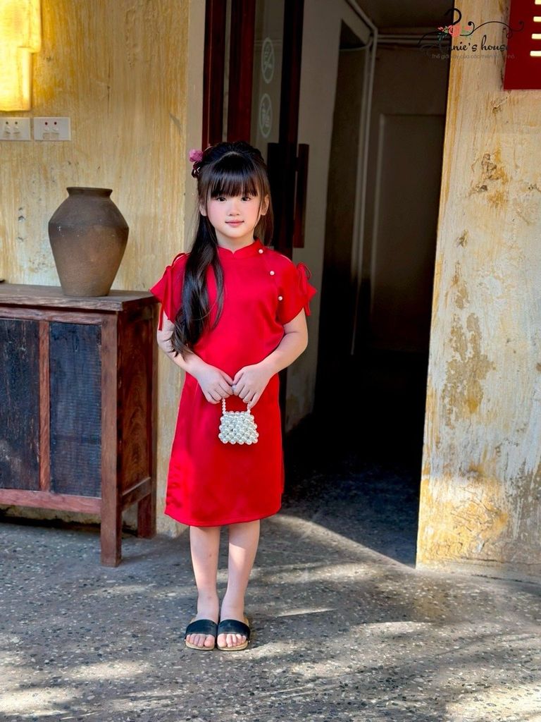  Hồng Yên Dress - Đầm sườn xám đỏ đính ngọc trai 