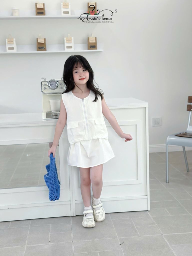  Momo Set – Bộ Gile Khóa Kéo & Chân Váy Năng Động - Trắng Kem 
