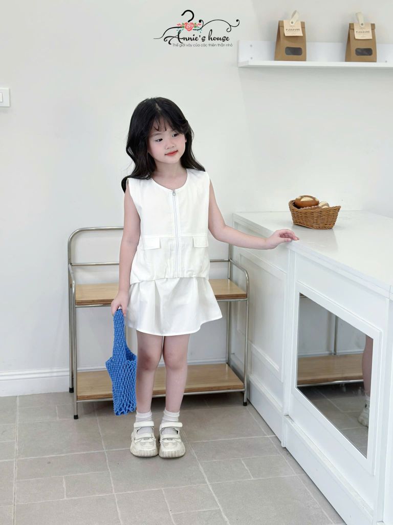  Momo Set – Bộ Gile Khóa Kéo & Chân Váy Năng Động - Trắng Kem 