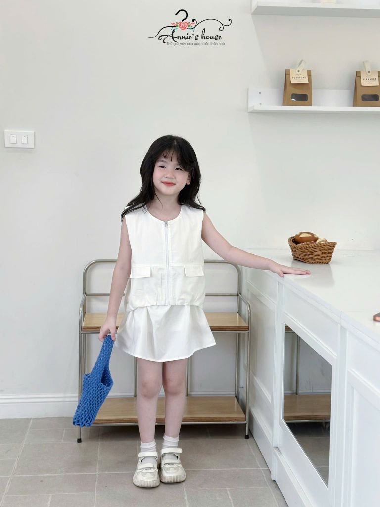  Momo Set – Bộ Gile Khóa Kéo & Chân Váy Năng Động - Trắng Kem 