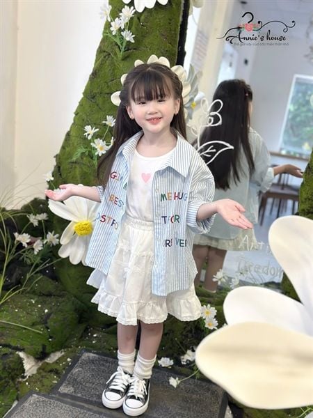  Set Stripy Love – Áo Thun Trắng In Tim Mix Váy Ren & Khoác Sọc Xanh Biển 