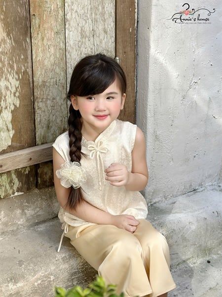  Nhã Set – Set áo gấm lụa rút tà phối quần lụa nude dáng suông - Áo Kem 