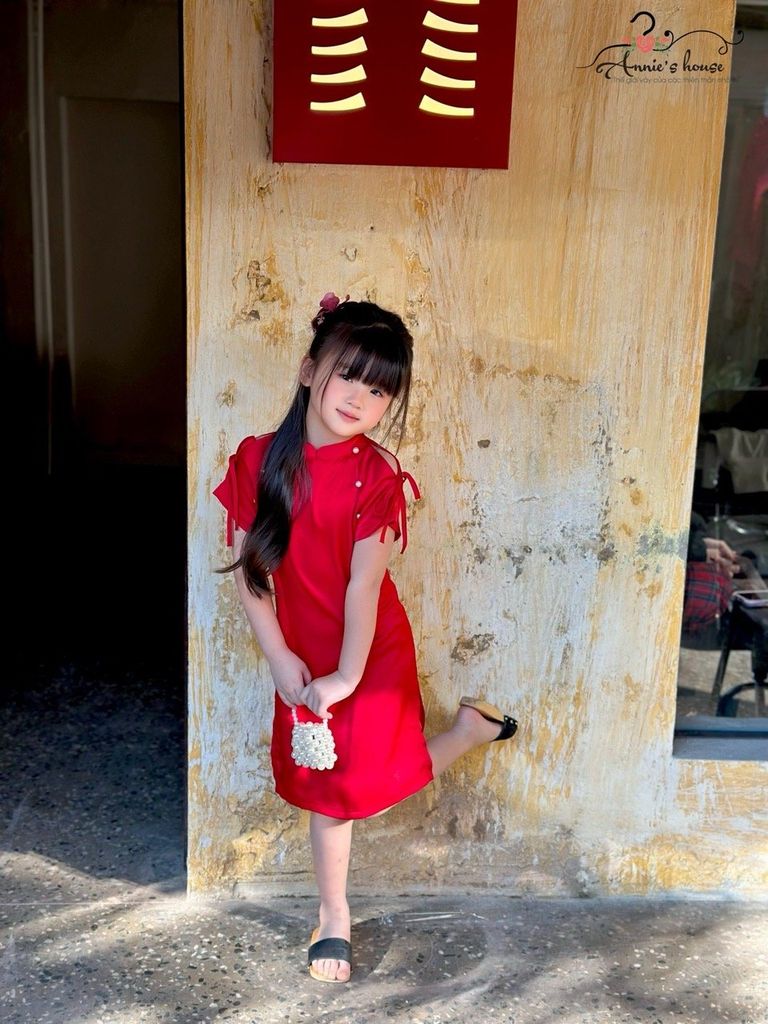  Hồng Yên Dress - Đầm sườn xám đỏ đính ngọc trai 