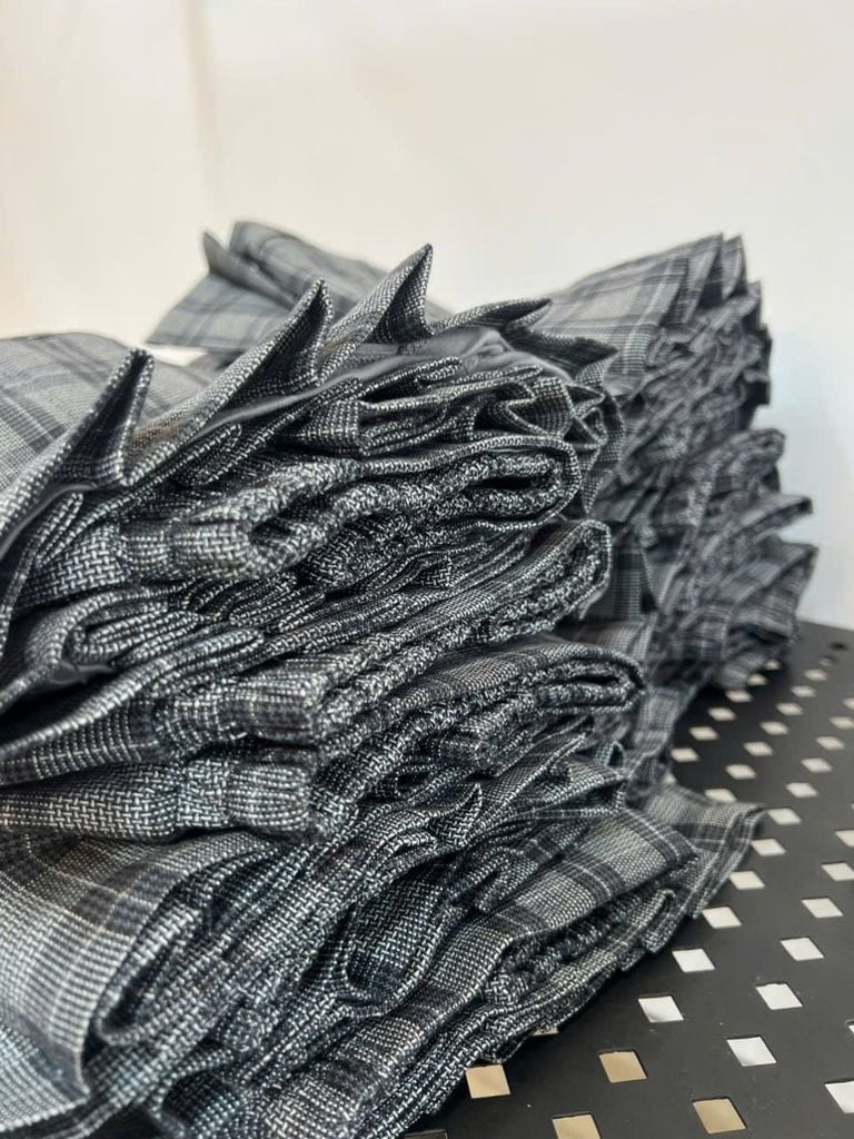  College Skirt - kẻ sọc xám - Chân váy xếp pli 