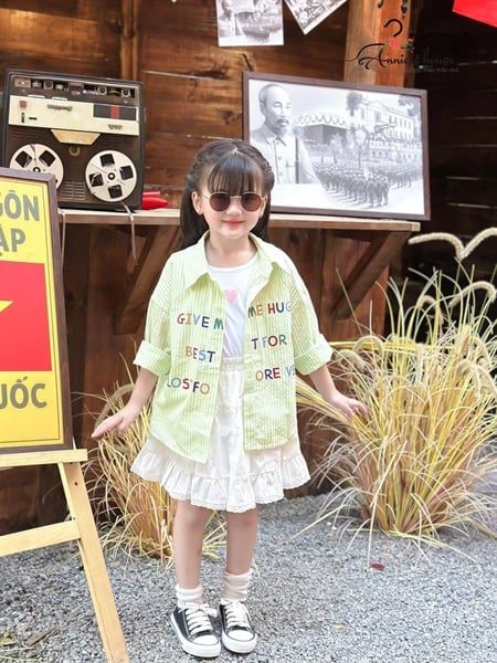  Set Stripy Love – Áo Thun Trắng In Tim Mix Váy Ren & Khoác Sọc Vàng 