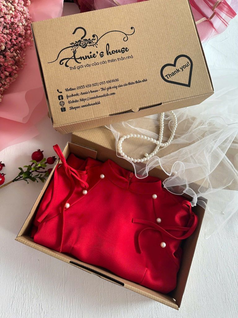  Hồng Yên Dress - Đầm sườn xám đỏ đính ngọc trai 