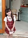  Holly Set – Áo sơ mi cổ búp bê phối gile caro đỏ, quần xếp li năng động 