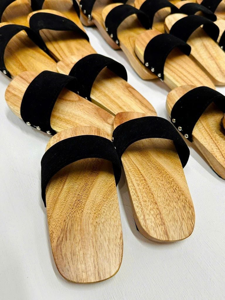  Guốc Mộc Bé Gái 