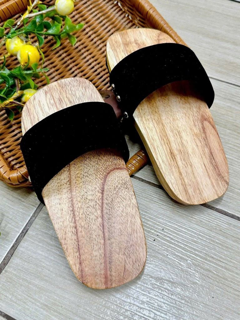  Guốc Mộc Bé Gái 