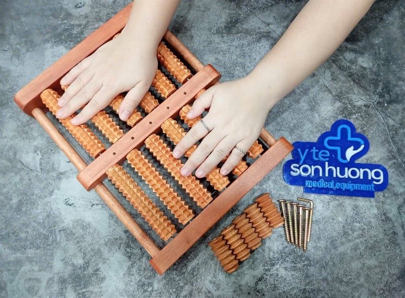 Bàn lăn gỗ massage chân 6 hàng SVI