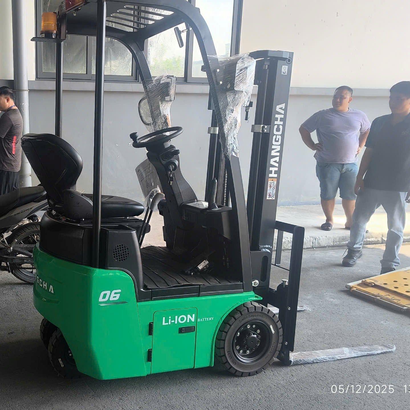  Xe Nâng Điện 600kg 3 Bánh Hangcha | Nhỏ Gọn – Linh Hoạt – Tiết Kiệm Điện 