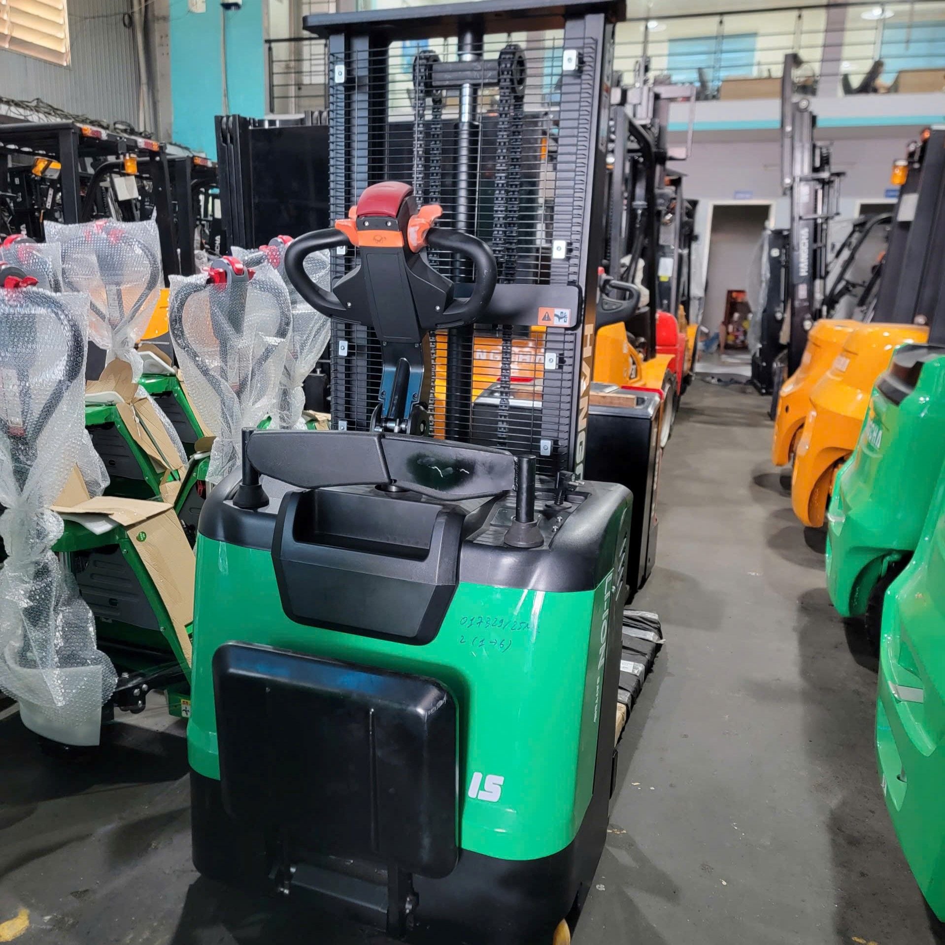  Xe Nâng Tay Điện Cao 1.5 Tấn CDD15-WHL-I – Pin Lithium, Nâng Cao 2-5 Mét, Gọn Nhẹ 