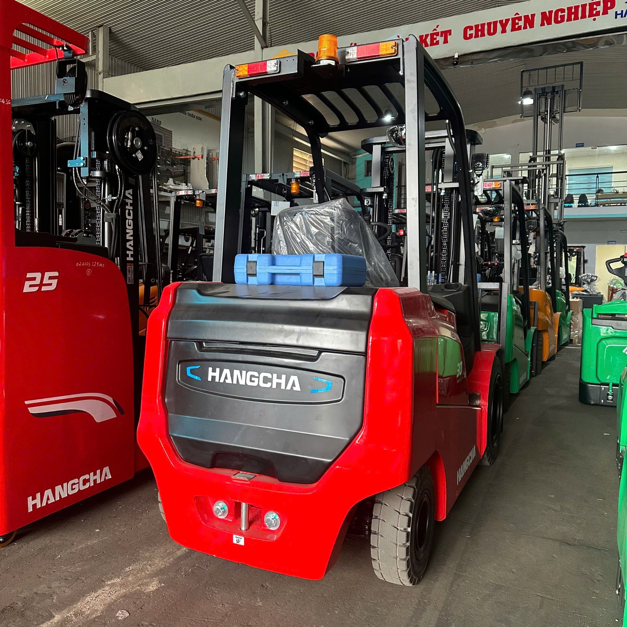  Xe Nâng Điện 3 Tấn Mới 