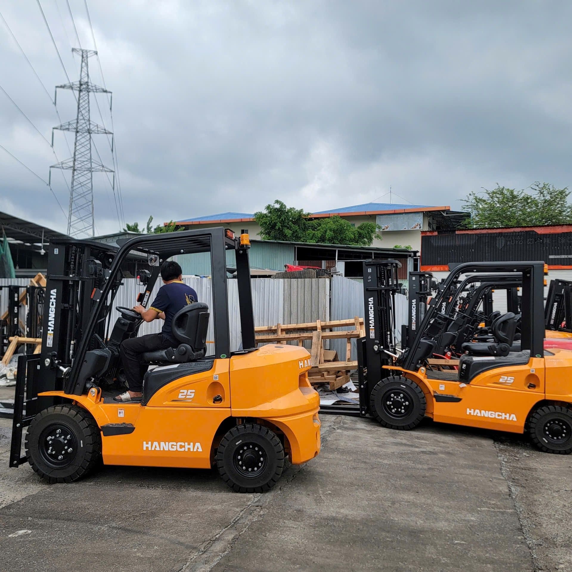  Xe Nâng Dầu 2.5 Tấn Mới 100% Cực Bền Bỉ || Giá Siêu Tốt || Bảo Hành 2 Năm 