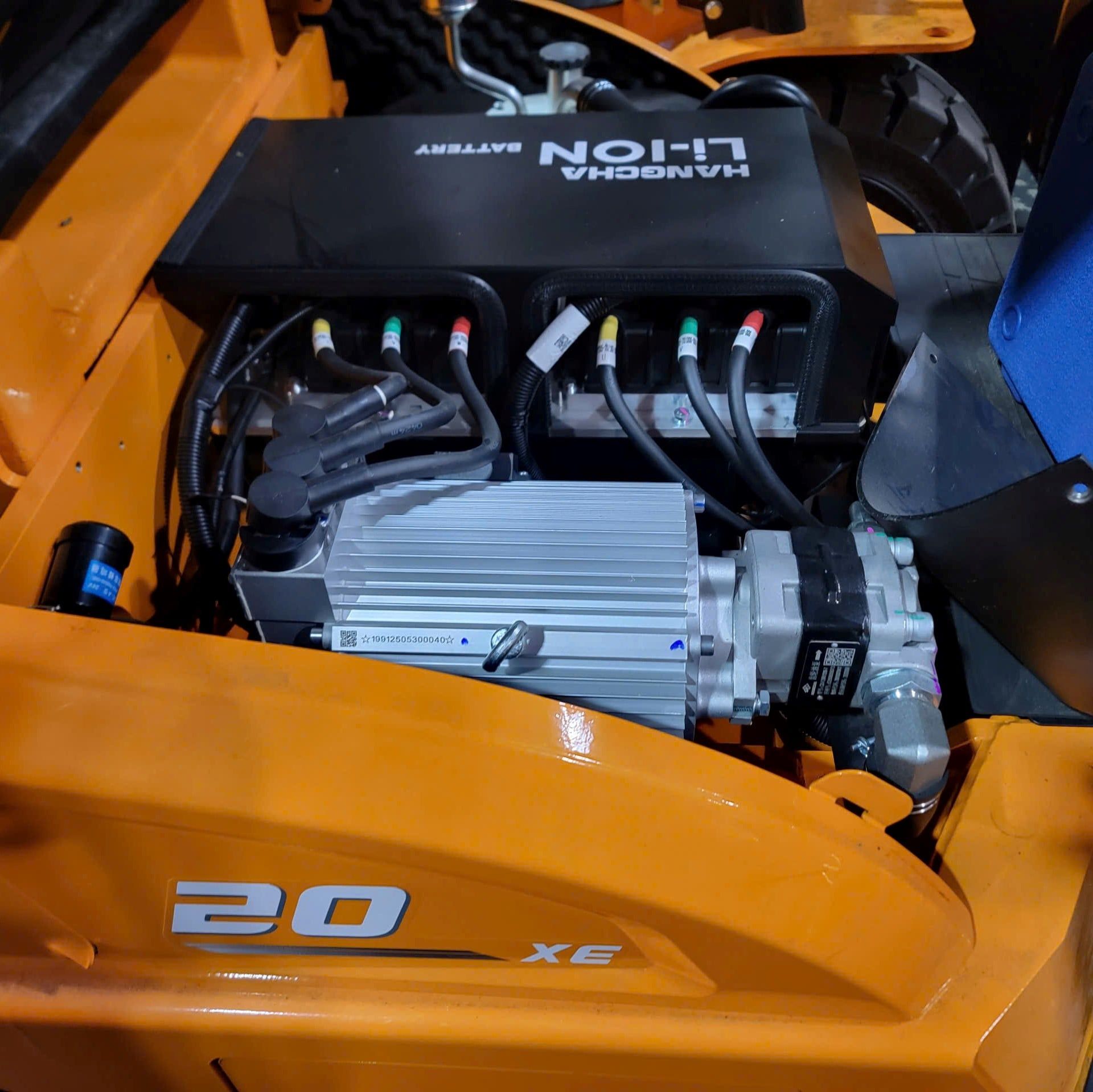  Xe Nâng Điện Lithium 2 Tấn Dòng XE – Hiệu Suất Cao, Sạc Nhanh, Giá Tốt 