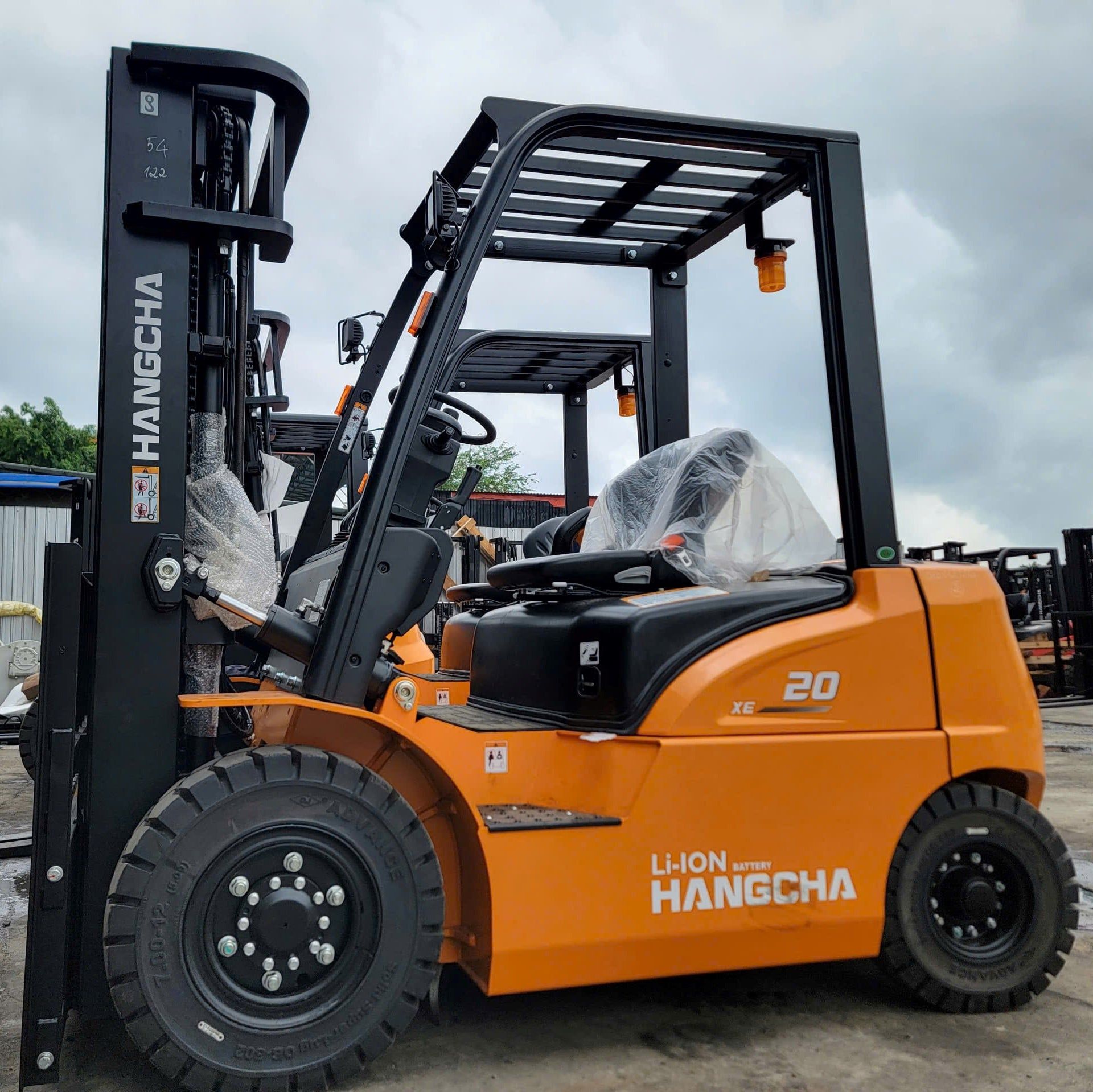  Xe Nâng Điện Lithium 2 Tấn Dòng XE – Hiệu Suất Cao, Sạc Nhanh, Giá Tốt 