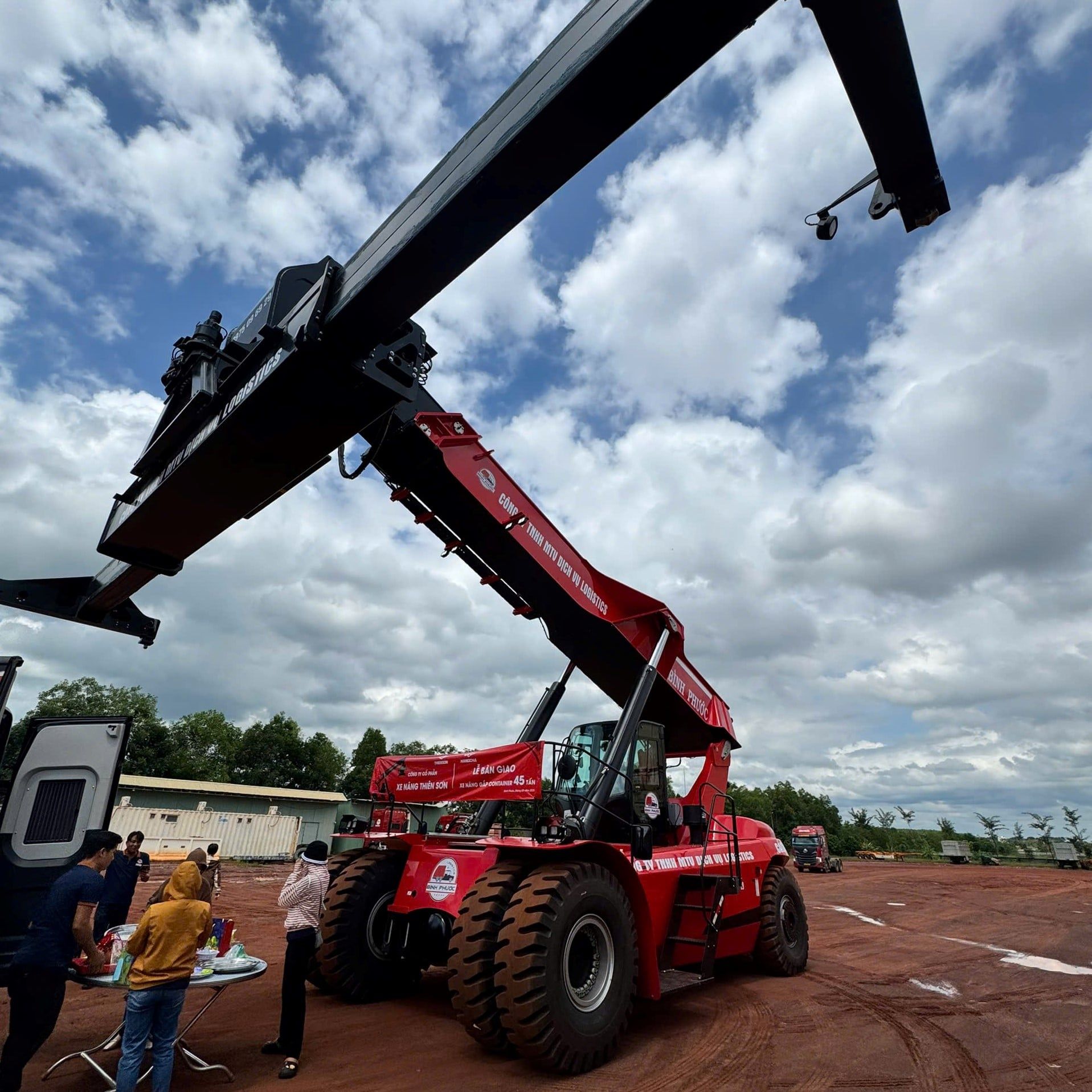  Xe Nâng Gắp Cont 45 Tấn - Mạnh Mẽ - Bền Bỉ - Bảo Hành Lâu Dài - Giá Tốt 