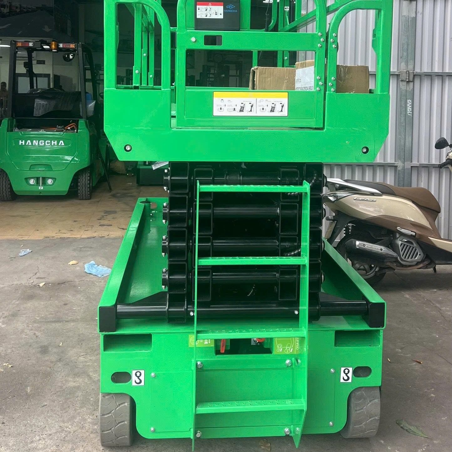  Xe Nâng Người 12m – Giải Pháp Làm Việc Trên Cao Gọn Nhẹ, Tiết Kiệm Chi Phí 