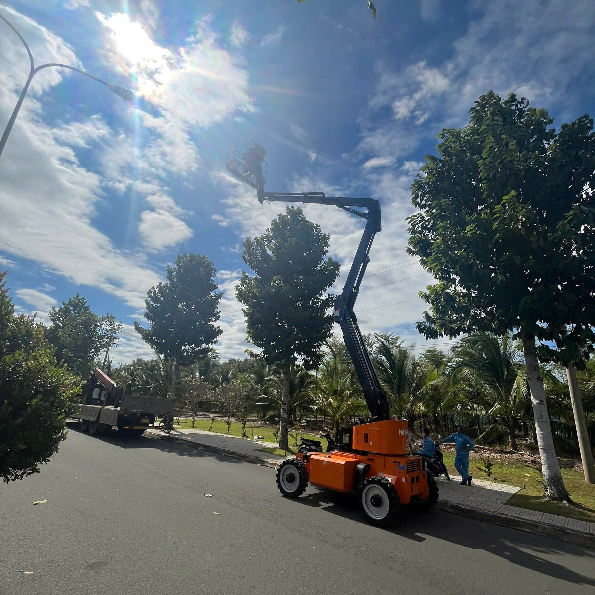  Xe Nâng Người Boom Lift 16m Hangcha – Giải Pháp Làm Việc Trên Cao An Toàn, Hiệu Quả 