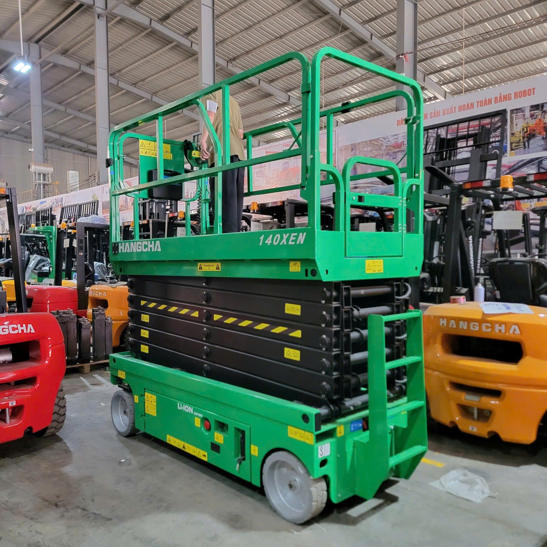  Xe Nâng Người 14m Cắt Kéo Điện Tự Hành – Chính Hãng, Giá Tốt 