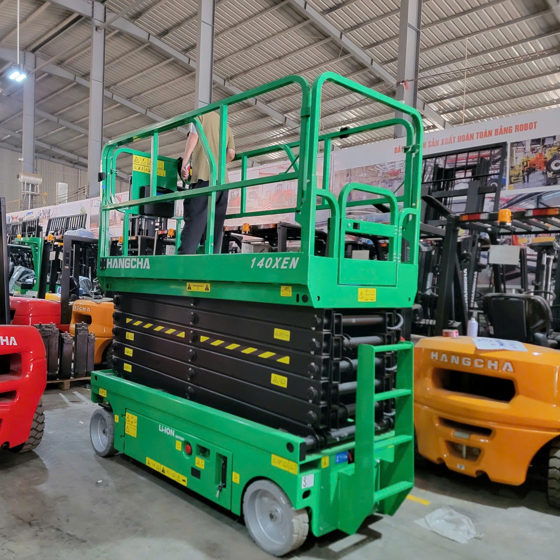  Xe Nâng Người 14m Cắt Kéo Điện Tự Hành – Chính Hãng, Giá Tốt 