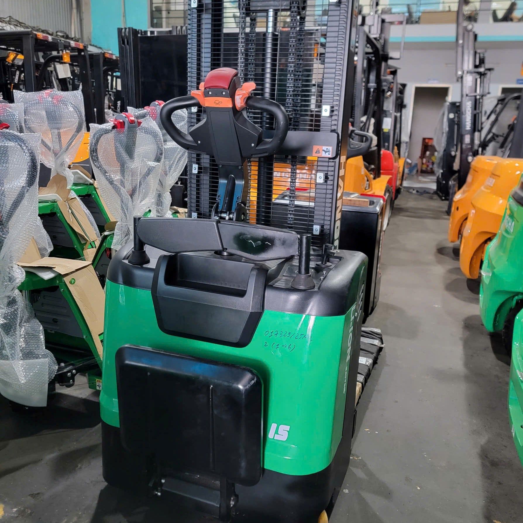  Xe Nâng Tay Điện Cao 1.5 Tấn CDD15-WHL-I – Pin Lithium, Nâng Cao 2-5 Mét, Gọn Nhẹ 