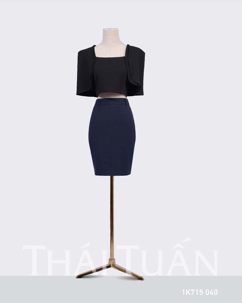  Áo Kiểu Nữ THÁI TUẤN Cổ Cách Tân Màu Đen 
