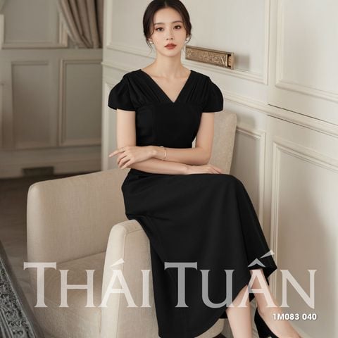 Đầm Nữ Màu Đen Dáng Dài Xếp Vai Sang Trọng 1M083L040