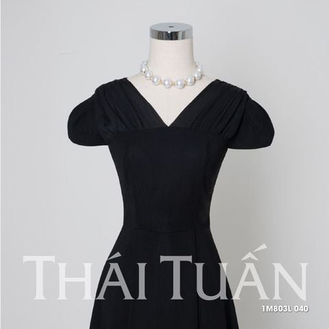 1M083L040 Đầm Nữ Màu Đen Dáng Dài Xếp Vai Sang Trọng