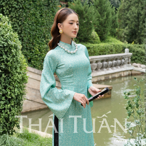 Bộ Áo Dài May Sẵn Chất Liệu Gấm Màu Xanh Lá Sang Trọng 1W07B009