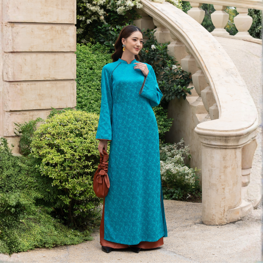 Bộ Áo Dài May Sẵn Chất Liệu Gấm Màu Xanh Sang Trọng 1W09B257