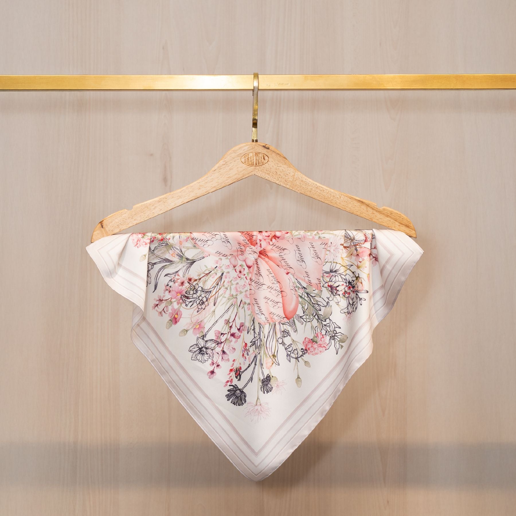 2S65LA45F01B Khăn Choàng Vuông Cao Cấp 1 Lớp 45x45 cm