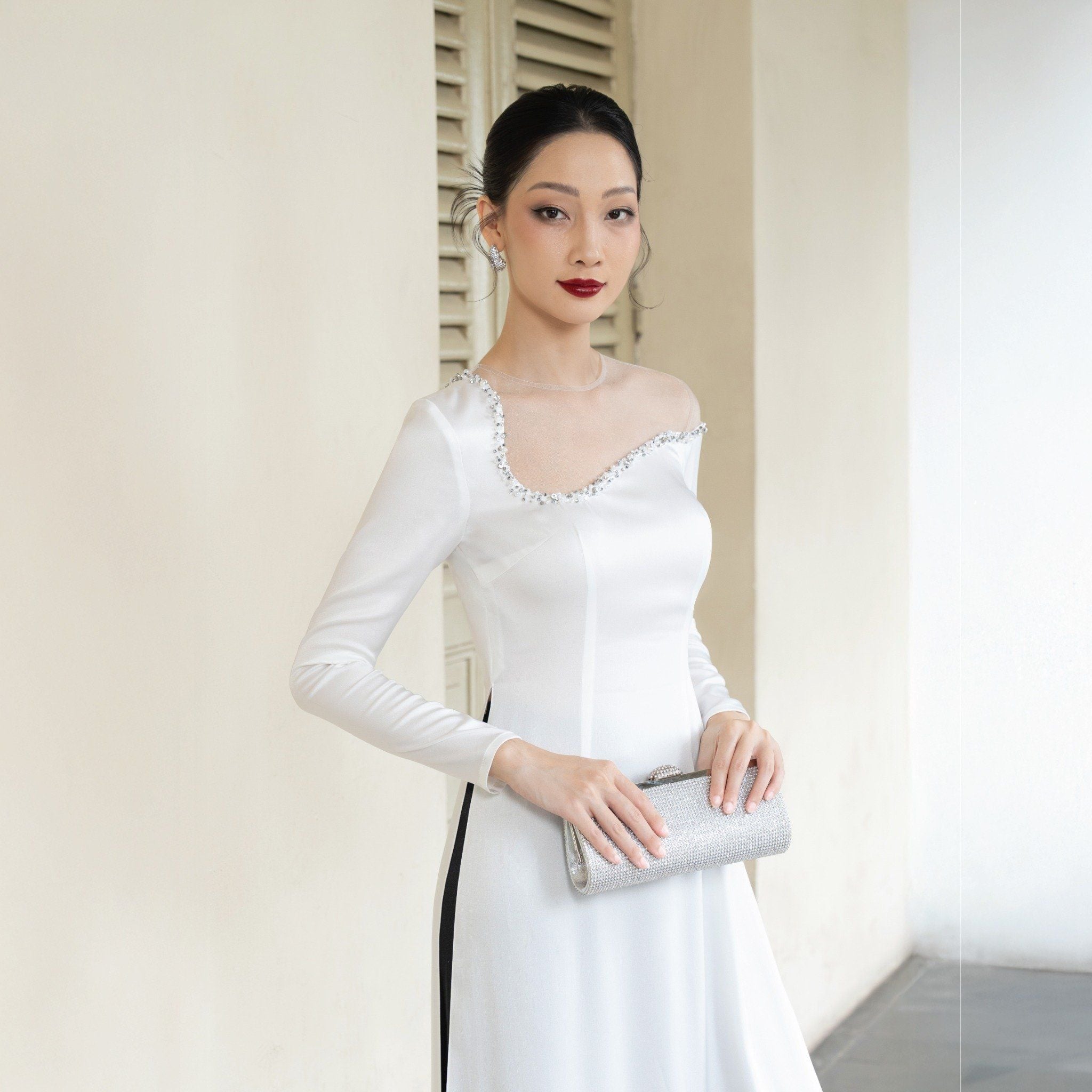 1W97A079 Bộ Áo Dài May Sẵn Trơn Cách Điệu