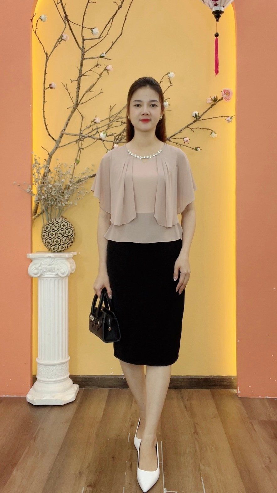 Đầm body - Cổ tròn khoét V đính cườm ngọc tay cánh dơi bèo - CV - Hồng ruốc - TTV1978