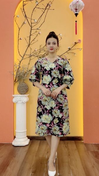 Đầm suông - Cổ tim tay lỡ - CD - Đen hoa xanh - TTV1988