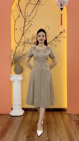 Đầm xòe - Cổ tròn khoét V kết ngọc tay ngắn - AH - Xám ghi - TTV1995