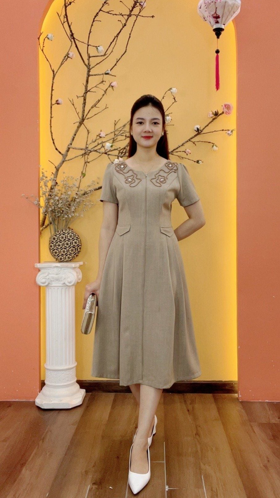 Đầm xòe - Cổ tròn khoét V kết ngọc tay ngắn - AH - Xám ghi - TTV1995