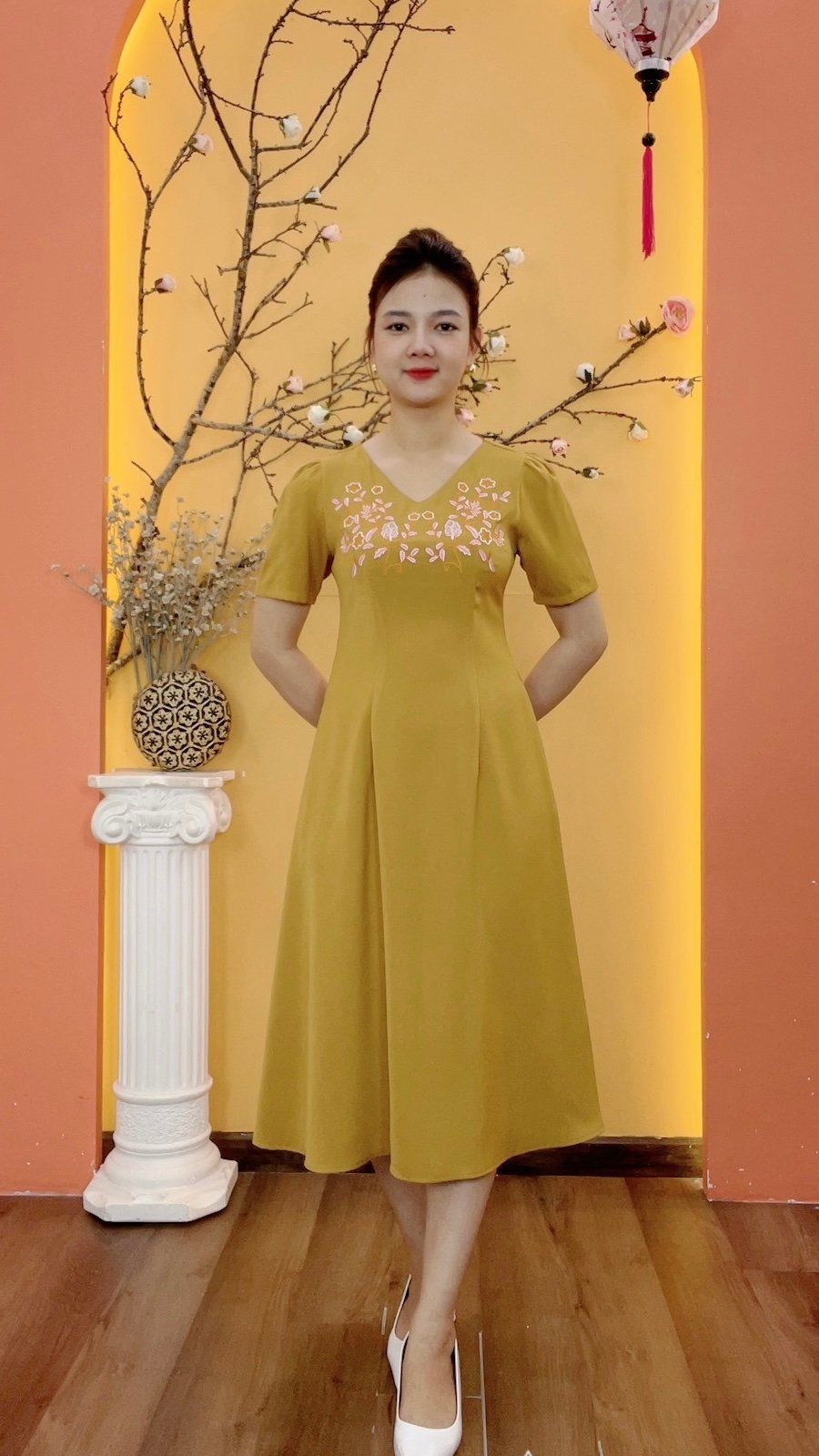 Đầm suông xòe - Cổ tim thêu hoa tay ngắn - CT - Vàng đồng - TTV1976