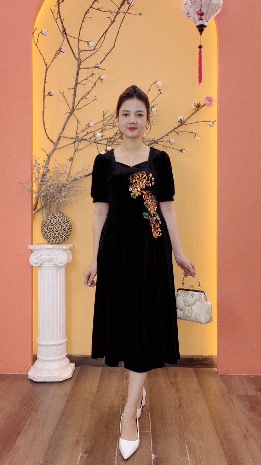 Đầm suông xòe - Cổ vuông tim tay ngắn thêu hoa - CT- Đen - TTV2005