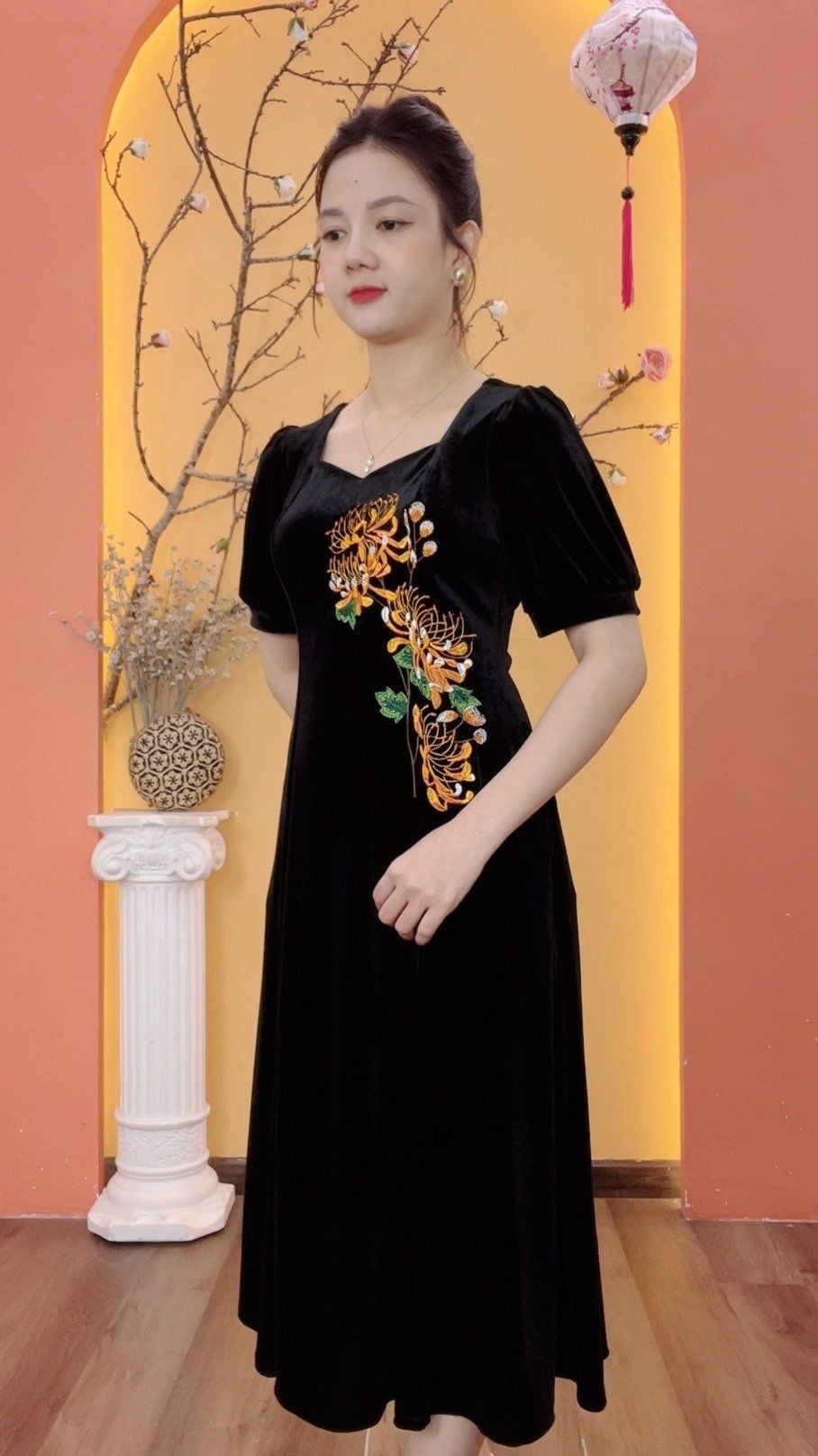 Đầm suông xòe - Cổ vuông tim tay ngắn thêu hoa - CT- Đen - TTV2005