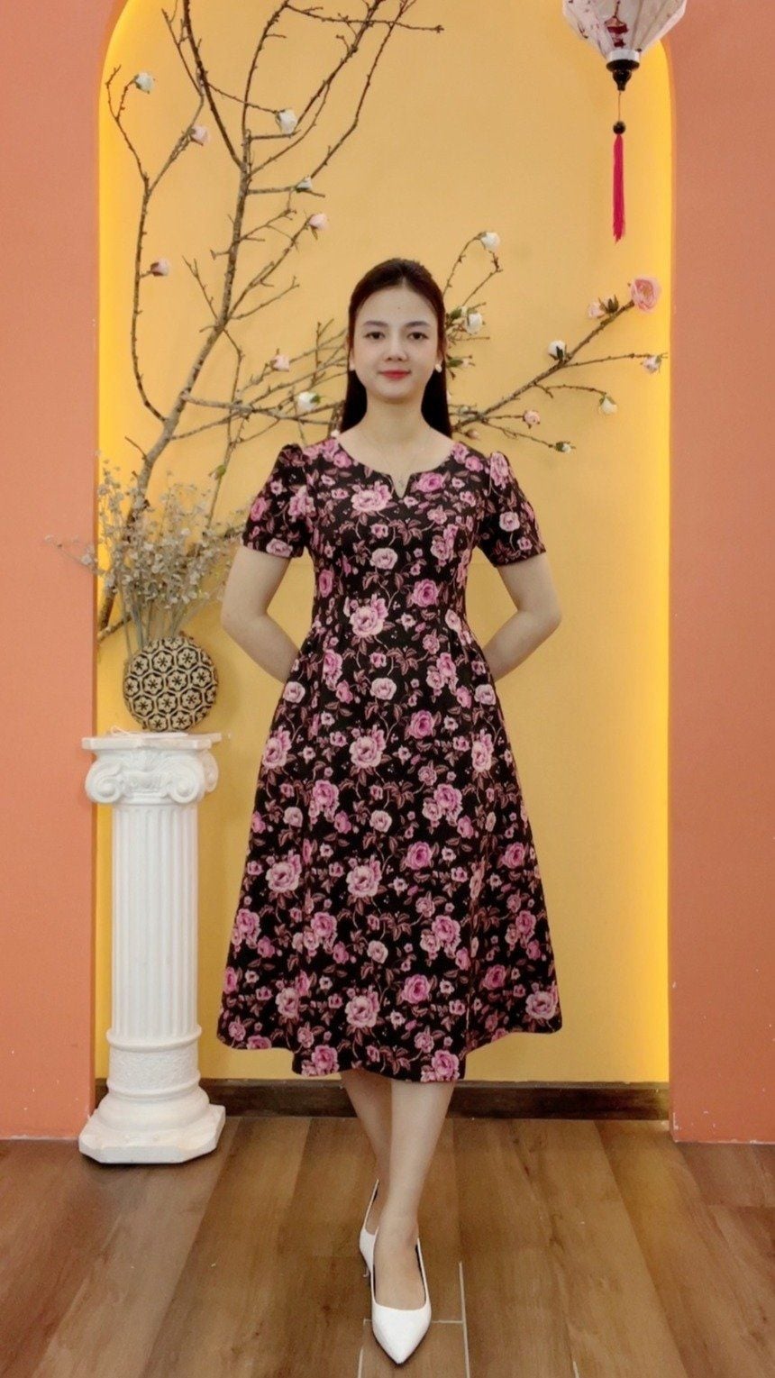Đầm xòe - Cổ tròn khoét V tay ngắn - AH - Đen hoa hồng - TTV2007