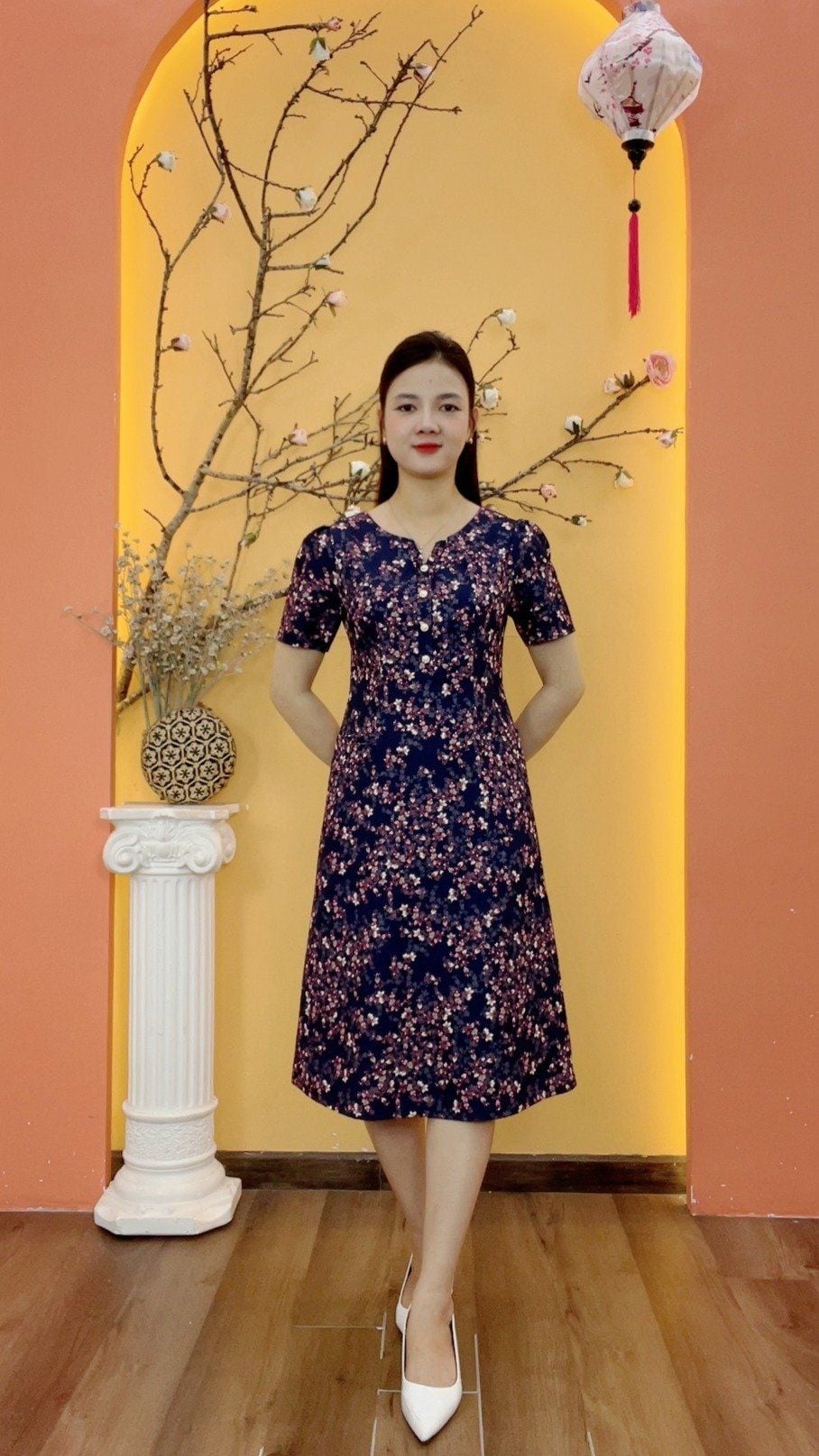 Đầm suông - Cổ tròn khoét V kết nút tay ngắn - CD - Xanh hoa nhí - TTV2011