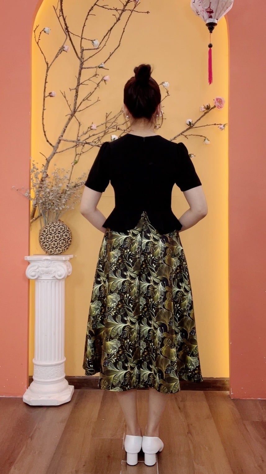 Đầm xòe - Cổ lục giác kết nút tay ngắn - CV - Đen họa tiết - TTV2013