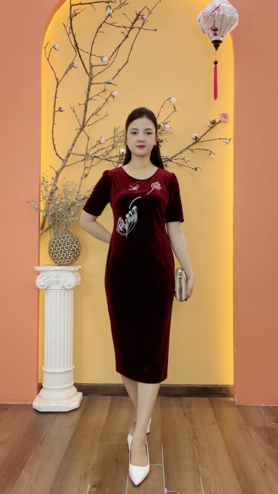 Đầm body - Cổ tròn thêu hoa tay ngắn - CD - Đỏ - TTV2012