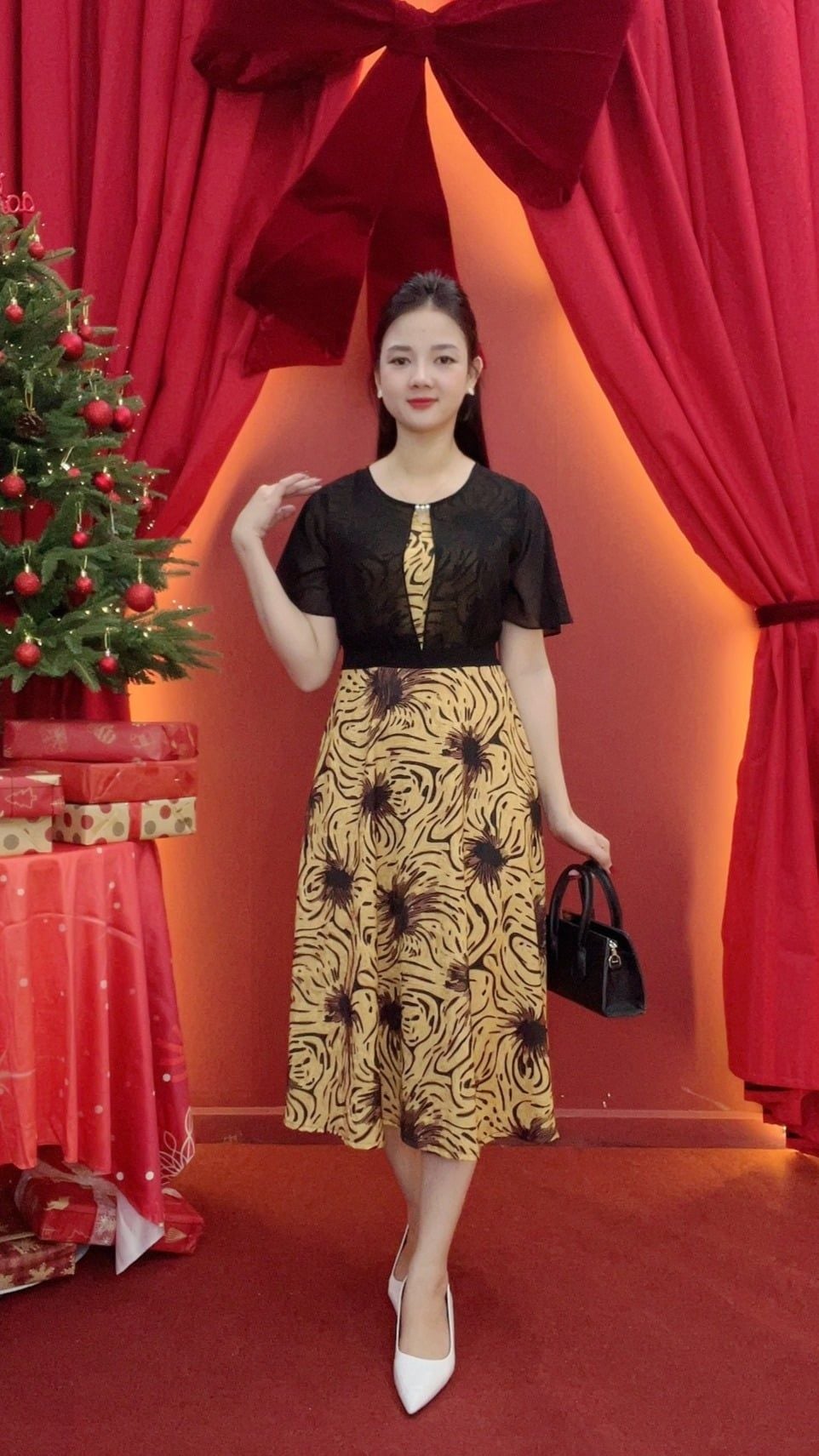 Đầm xòe - Cổ tròn kết ngọc tay ngắn - AH - Vàng họa tiết - TTV2014