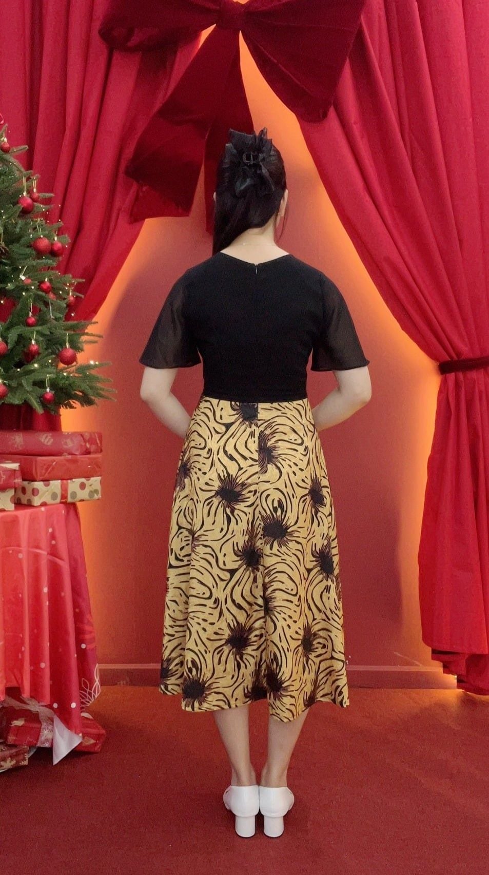 Đầm xòe - Cổ tròn kết ngọc tay ngắn - AH - Vàng họa tiết - TTV2014