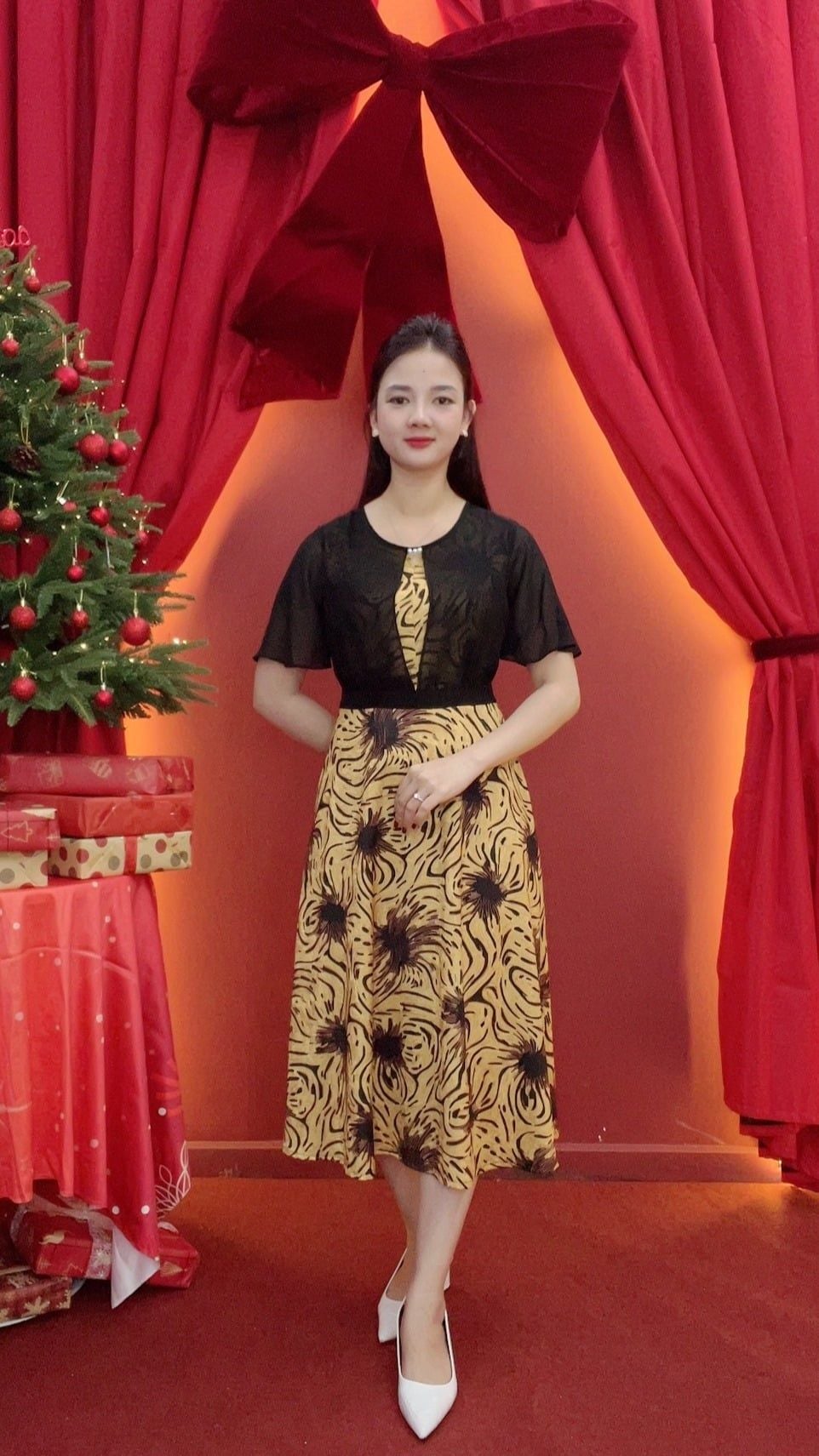 Đầm xòe - Cổ tròn kết ngọc tay ngắn - AH - Vàng họa tiết - TTV2014