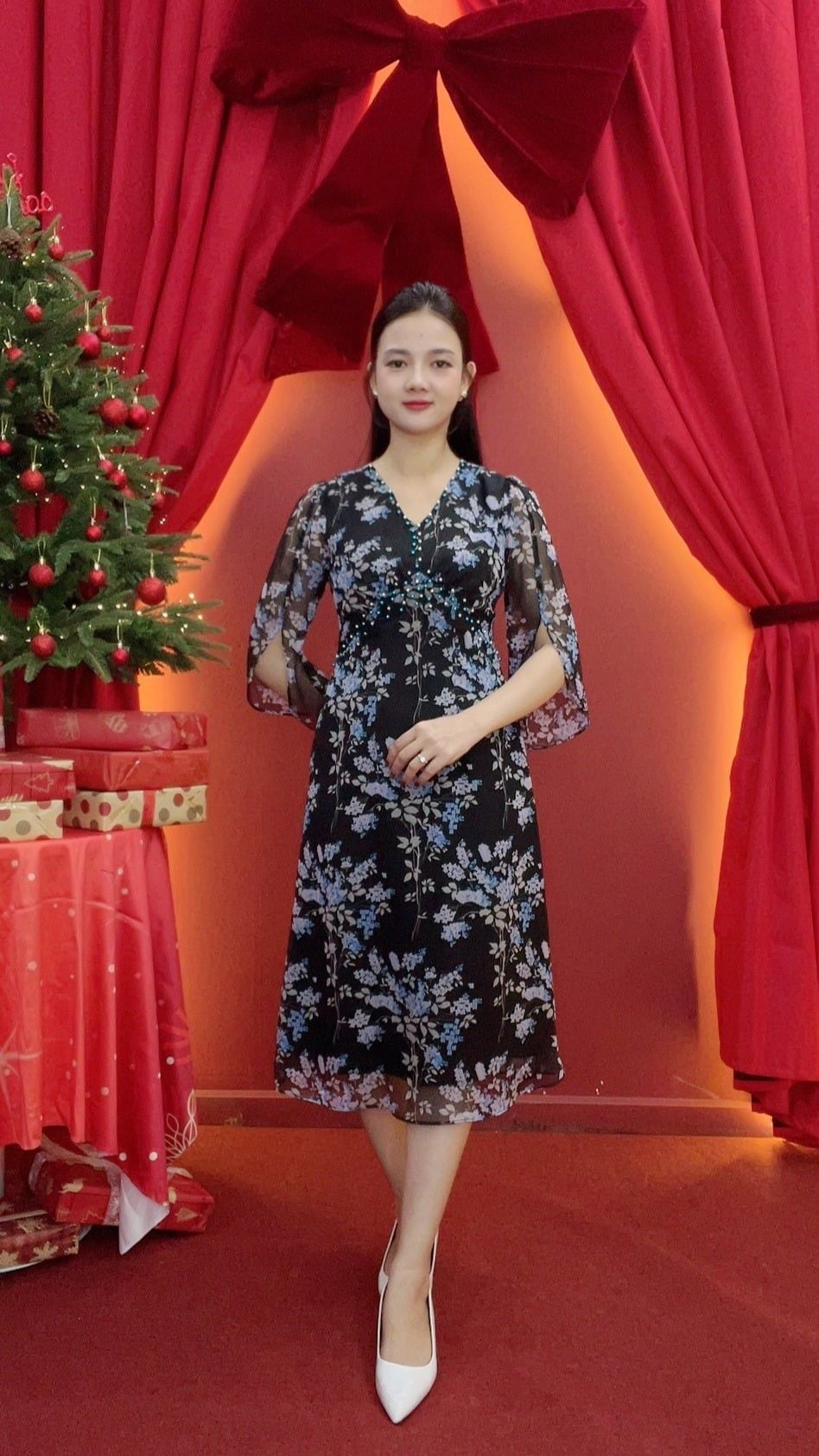 Đầm suông xòe - Cổ tim kết ngọc tay nữ hoàng - CD - Đen hoa xanh - TTV2020