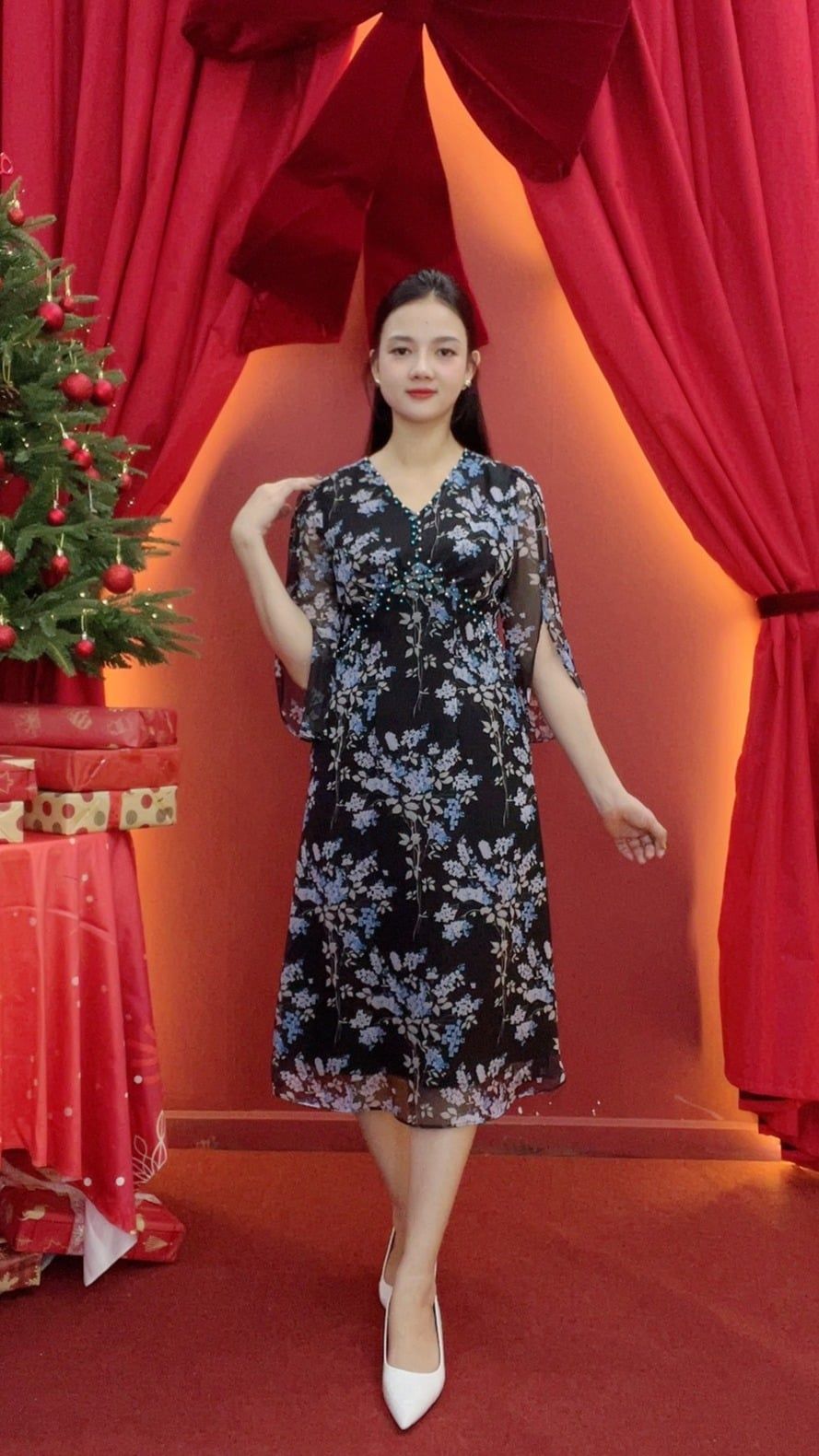 Đầm suông xòe - Cổ tim kết ngọc tay nữ hoàng - CD - Đen hoa xanh - TTV2020