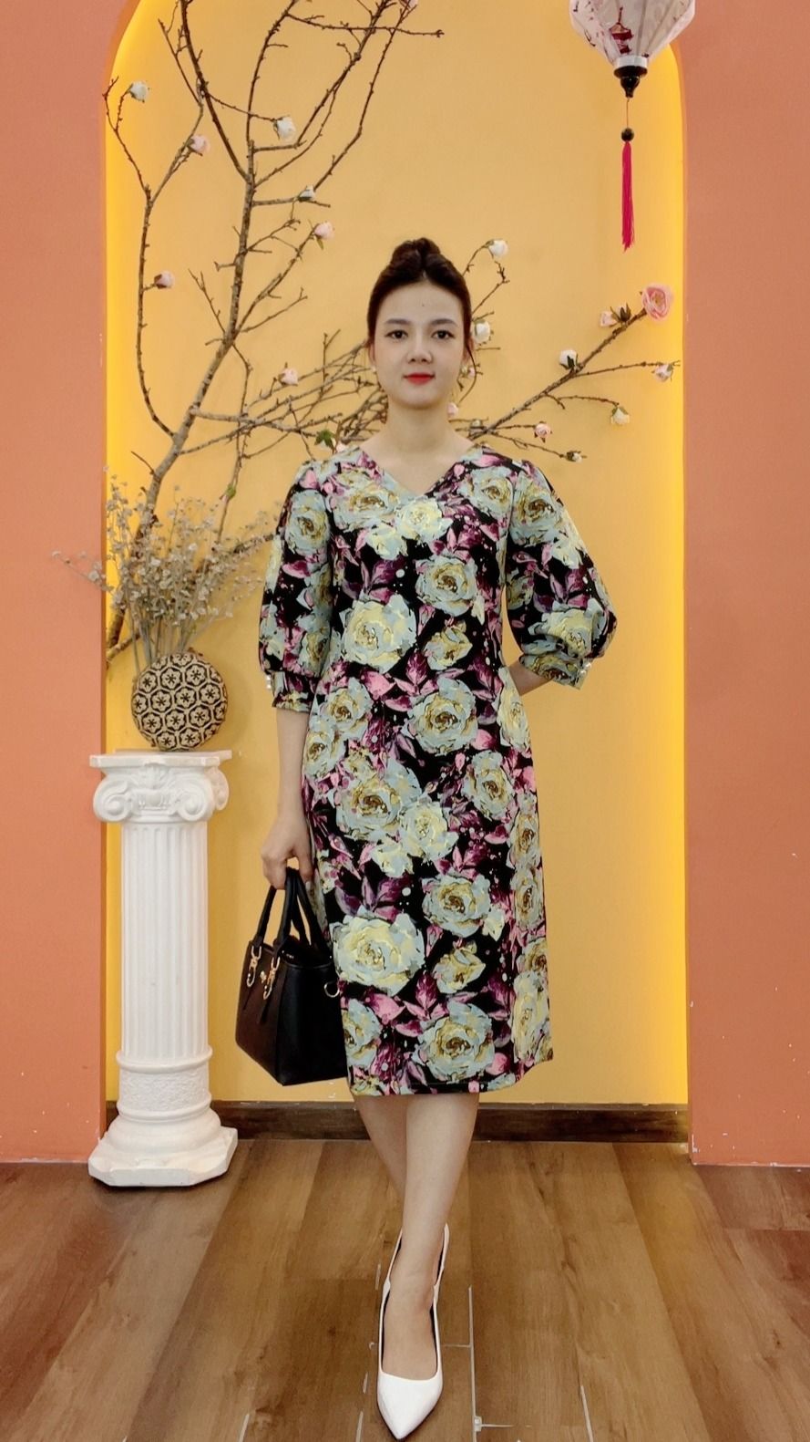 Đầm suông - Cổ tim tay lỡ - CD - Đen hoa xanh - TTV1988